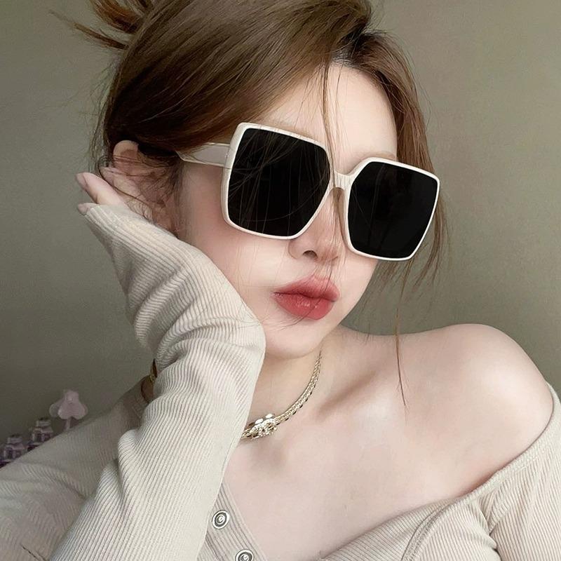 [Kính Râm Cho Nữ V16] Gọng Kính Vuông Cá Tính Chống Tia UV - Phong Cách Hàn Quốc